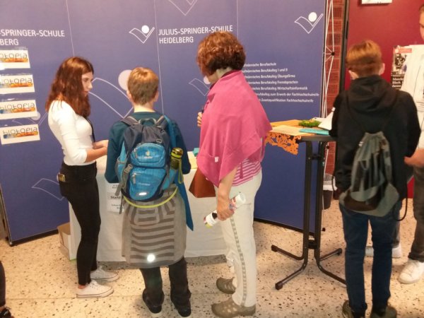 Informationen am Messestand Informationen am Messestand