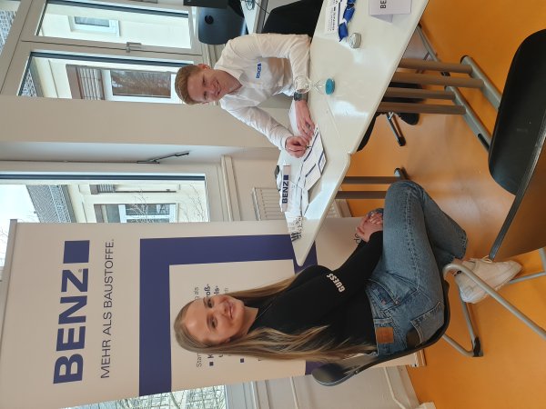 Gespäche beim Azubi-Speed-Dating der IHK Gespäche beim Azubi-Speed-Dating der IHK